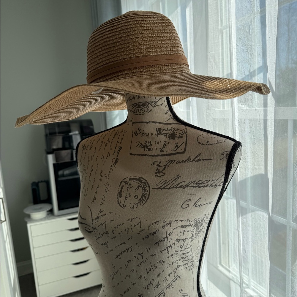 Elegant Tan Wide-Brim Hat